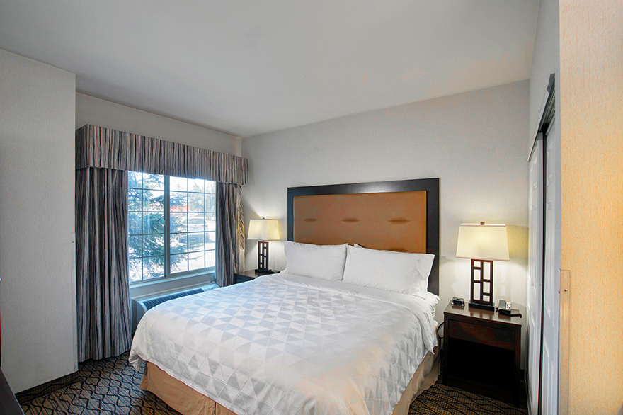 Executive Suite bedroom at Holiday Inn West Yellowstone