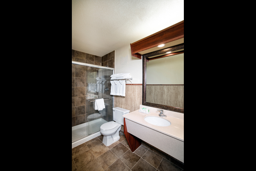 Family Room bathroom at Holiday Inn West Yellowstone