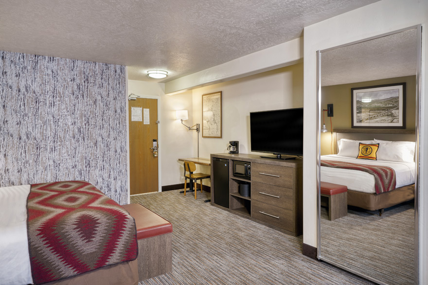 Yellowstone Park Hotel Deluxe Room with 1 King Bed