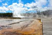 Boardwalk at Midway Geyser Basin around Grand Prismatic Spring